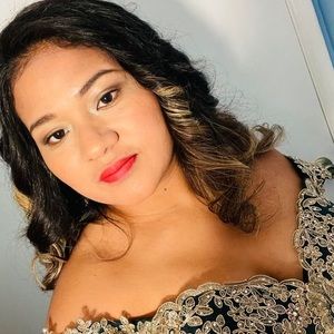 Meet your Posher, Esmeralda